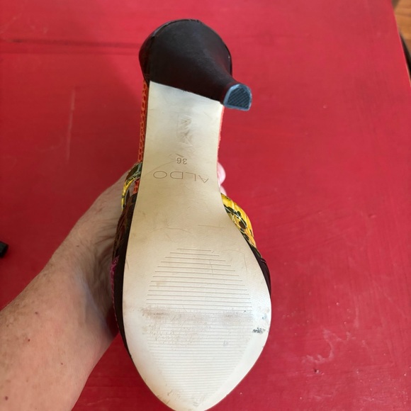 Aldo stiletto shoes, like new- rarely worn, dressy, party, office - Picture 5 of 14